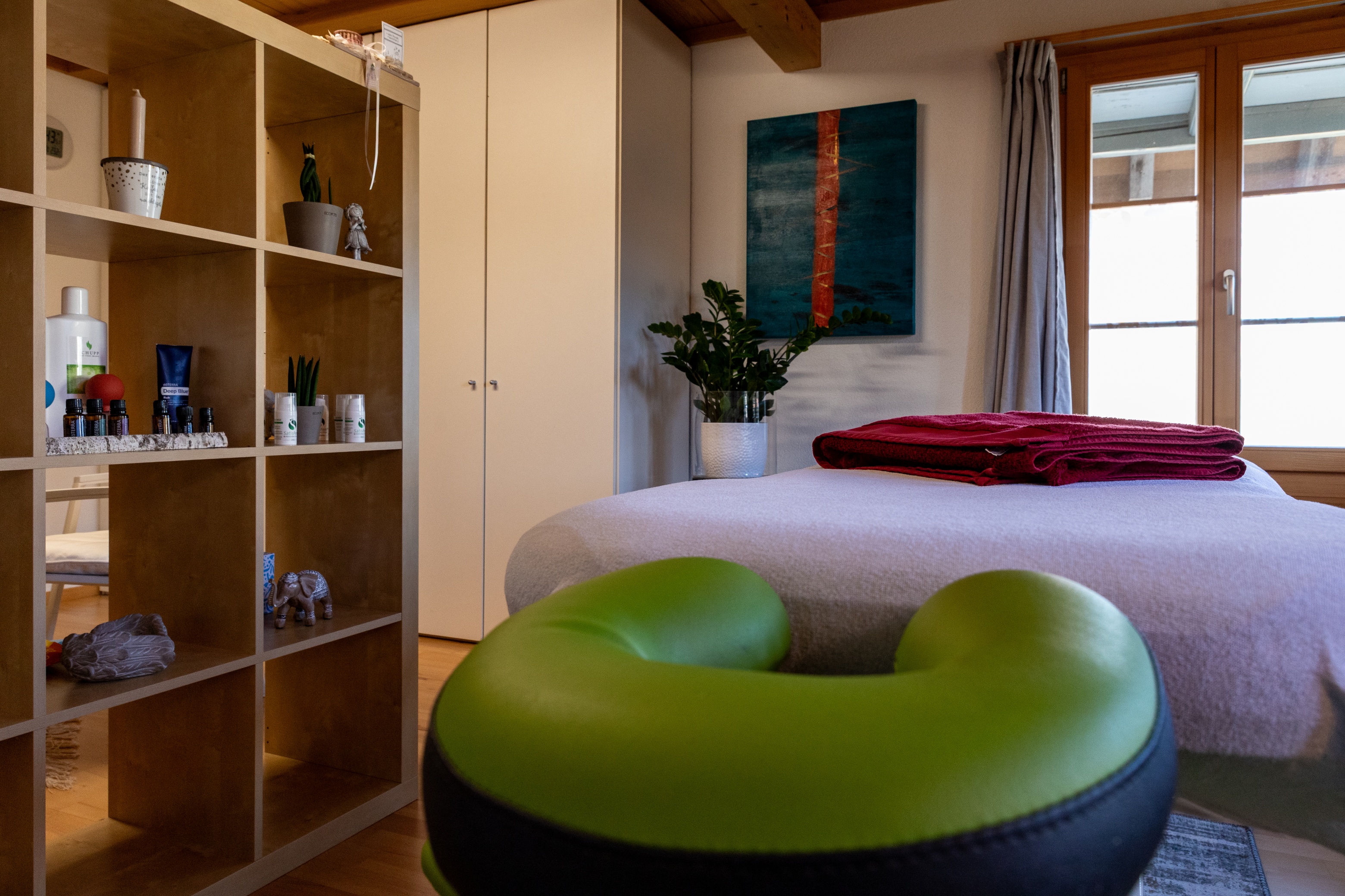 Behandlungsraum massageliege praxis – Chantal von Allmen, Rapperswil
